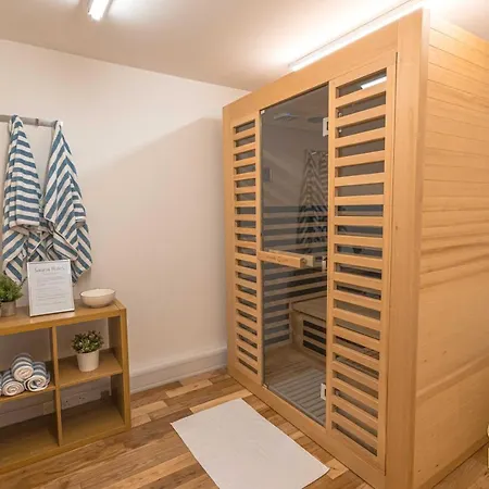 Blue Lagoon: Beachside Retreat with O2 Academy Access-3