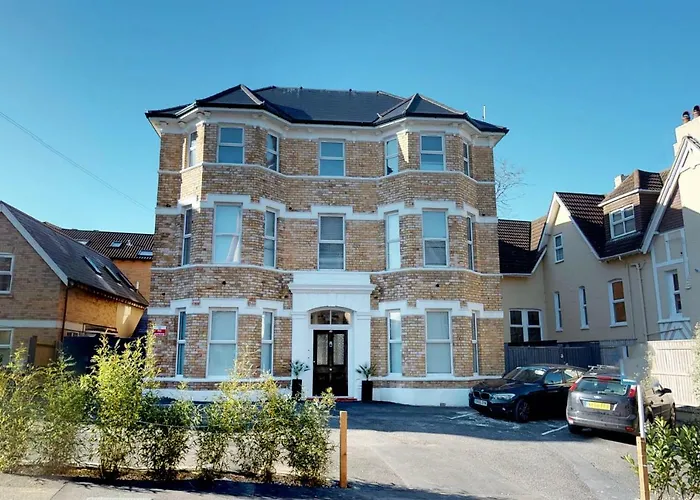Stunning Luminous Penthouse/ 2Beds 2Baths